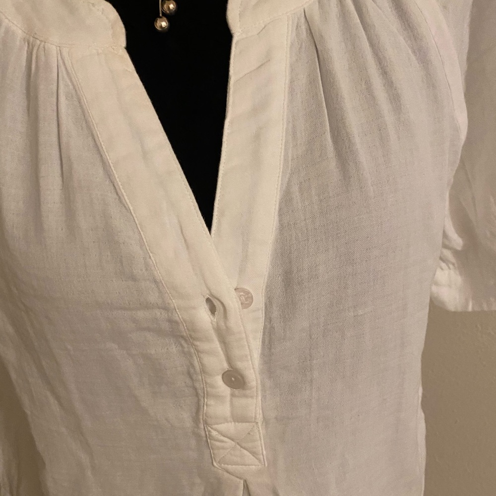 White blouse - Picture 2 of 3